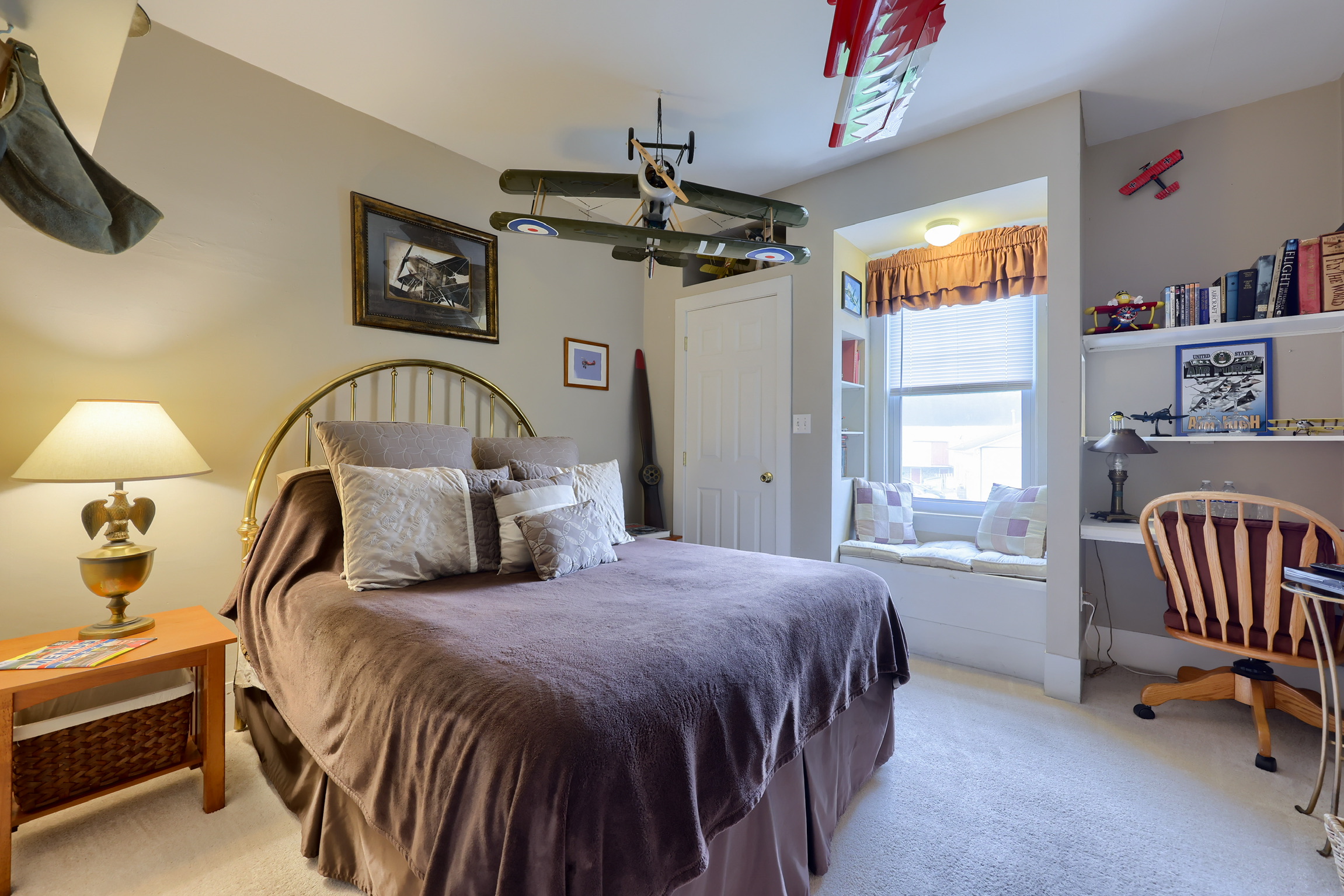 The Aviator Room - aviation-themed room